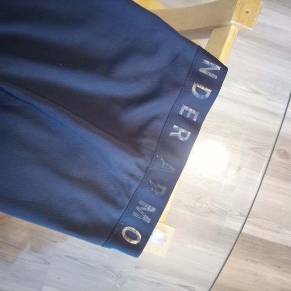 Under Armour Women's Black Leggings - Picture 4 of 4